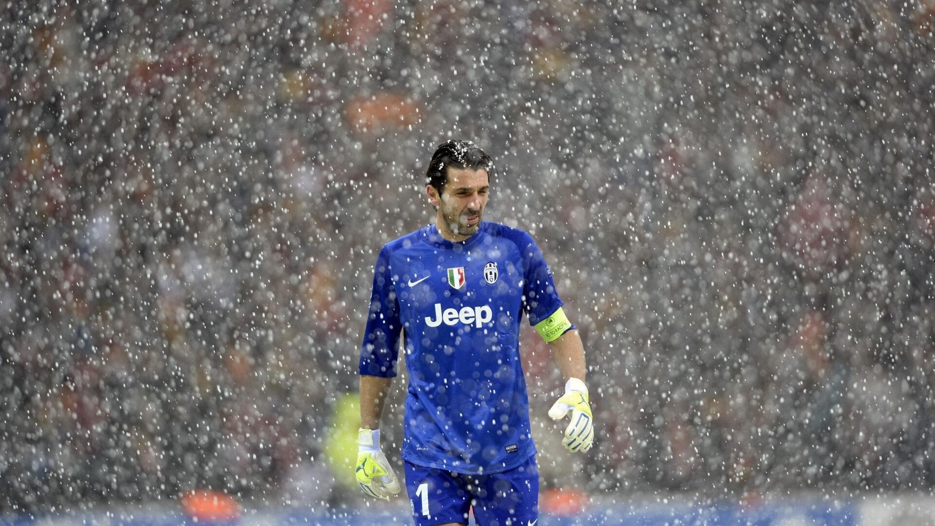 迪巴拉训练场临危救场客串门将，扑救动作竟有模有样引全网热议